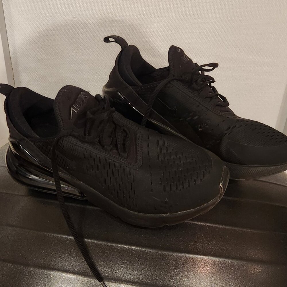 NIKE AIR MAX 270